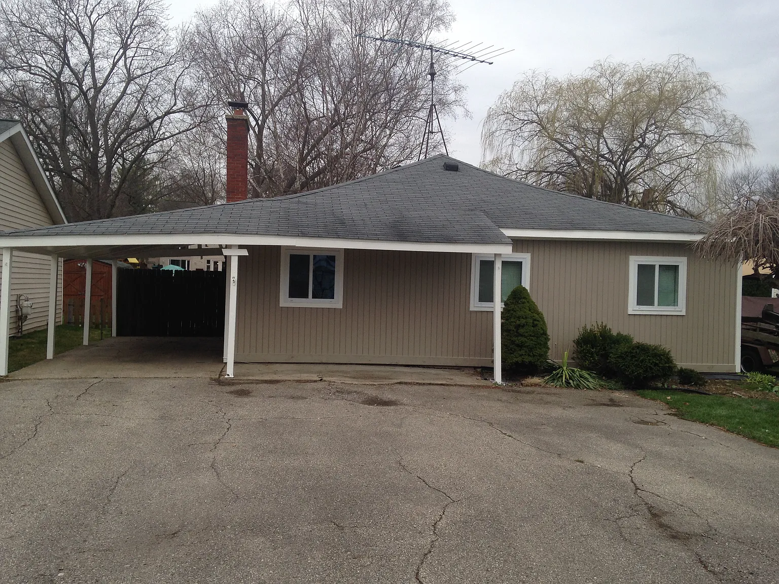 3909 Iris Dr photo 1