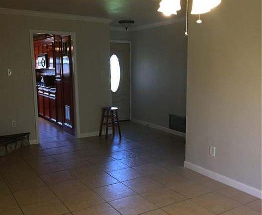 3rd image of 4911 Warren Dr