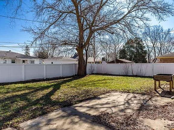 5th image of 1242 Badger St