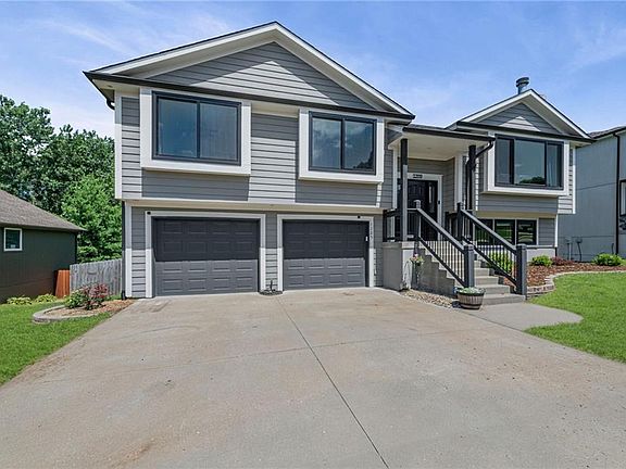 2nd image of 1205 Ridge Tree Ln