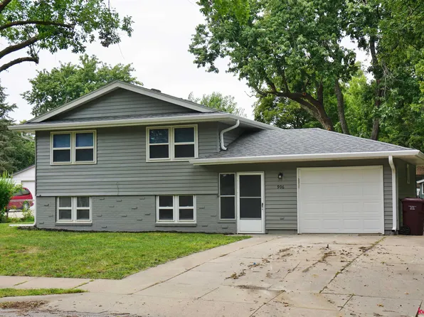 906 G St, Eagle, NE 68347