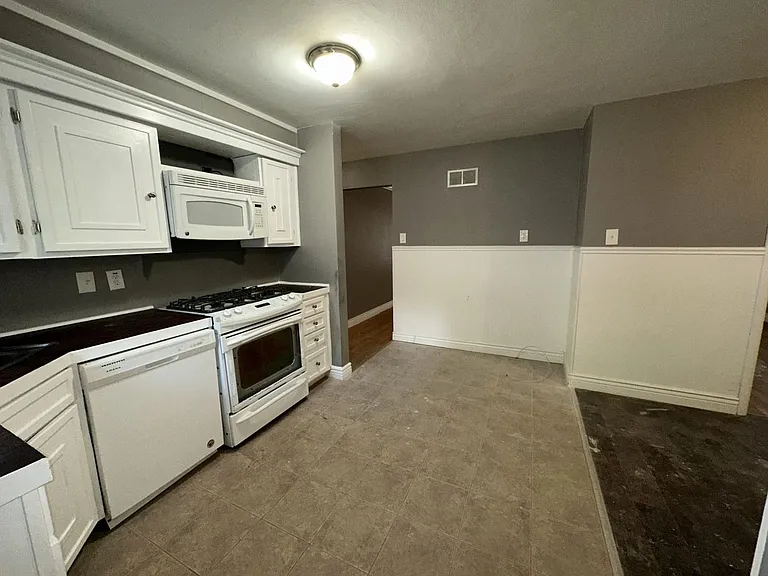 107 Anistasia Dr — Photo 22