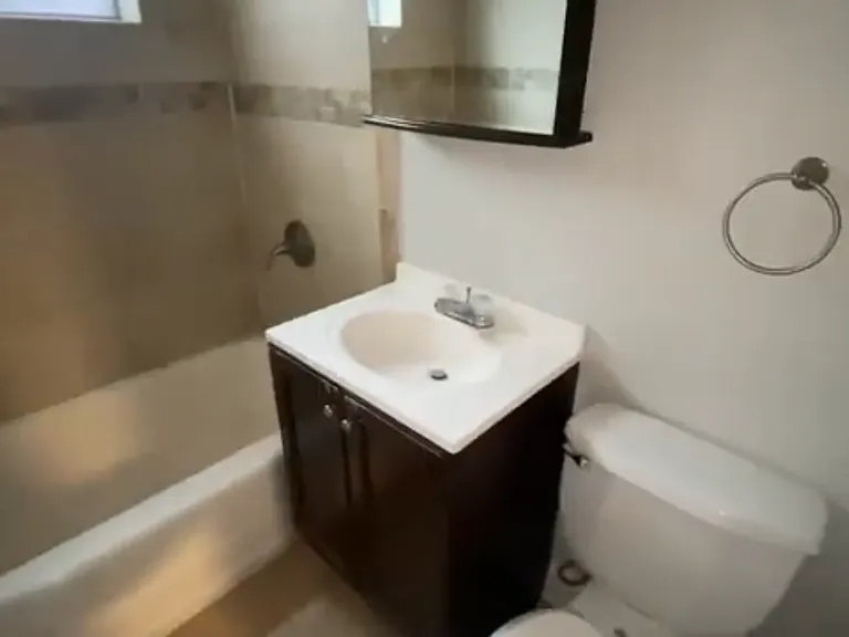 1743 W Bryn Mawr Ave #18 — Photo 6