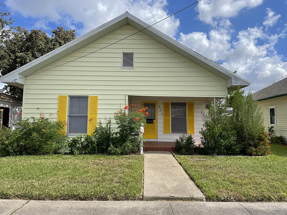 216 W Market St