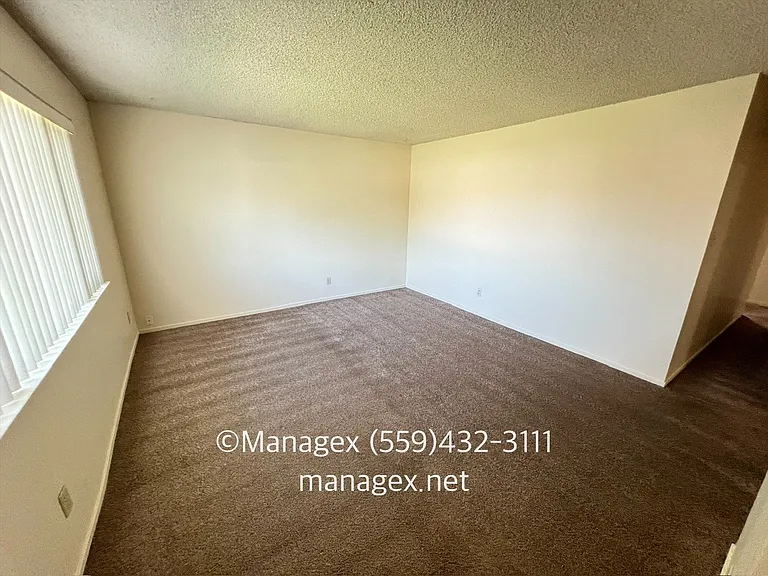 4575 N Lafayette Ave — Photo 2