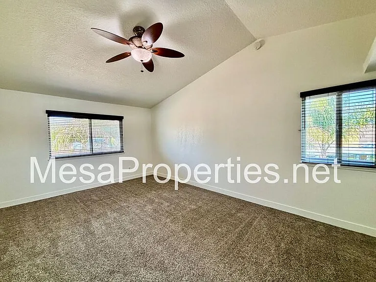 2378 N Sycamore Ave — Photo 18