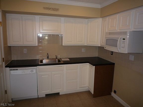 2nd image of 1328B Hibbard Dr #E1