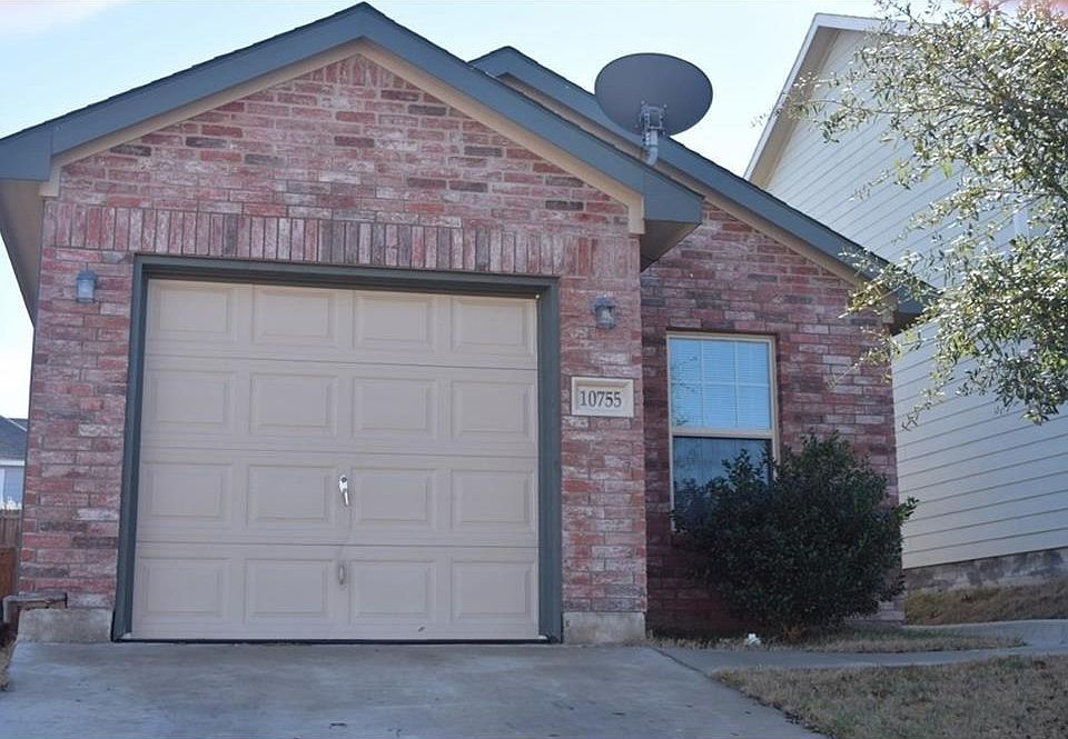 1st image of 10755 Deauville Dr