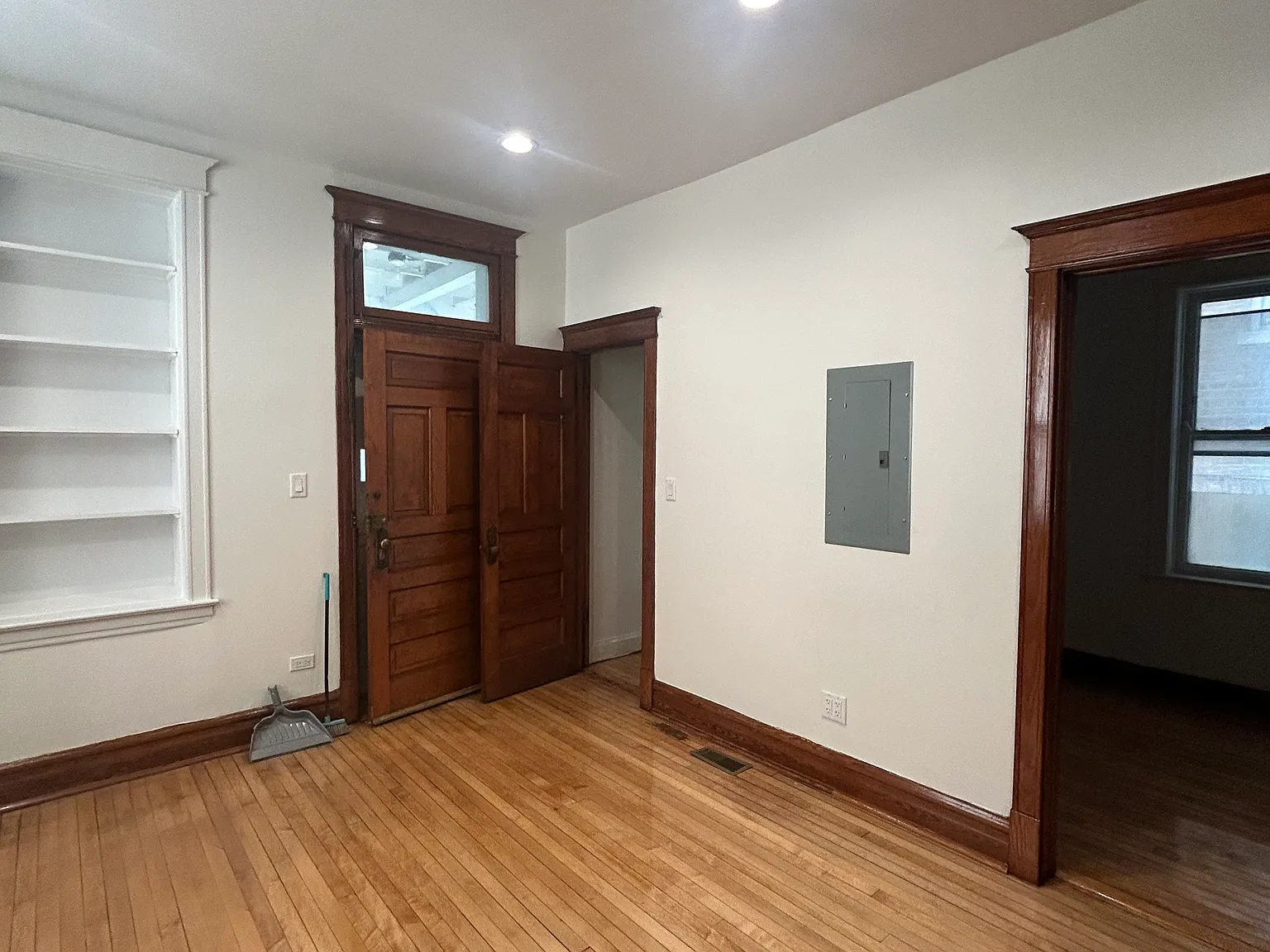 3 bed, 1200 sqft, $1,900 — Photo 2