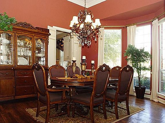 4th image of 2904 Harkness Dr