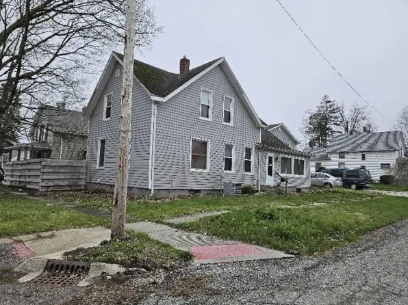 204 4th St, La Porte, IN 46350