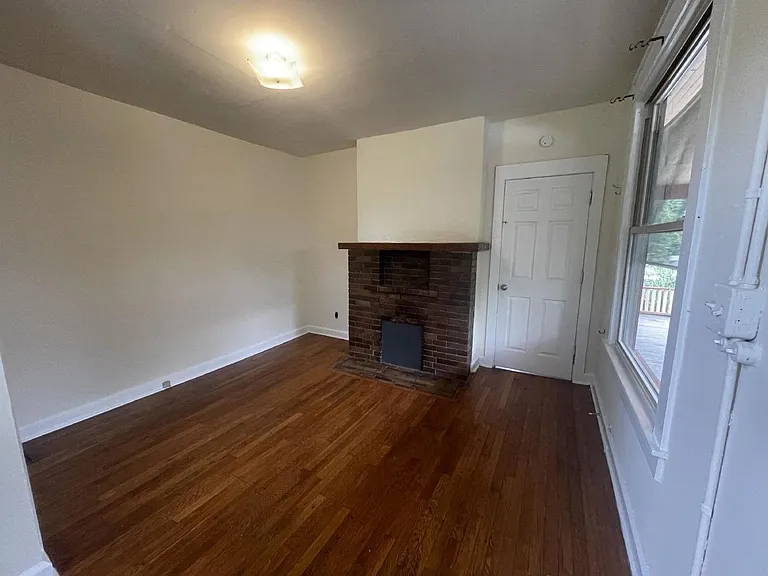 221 E 9th St — Photo 15