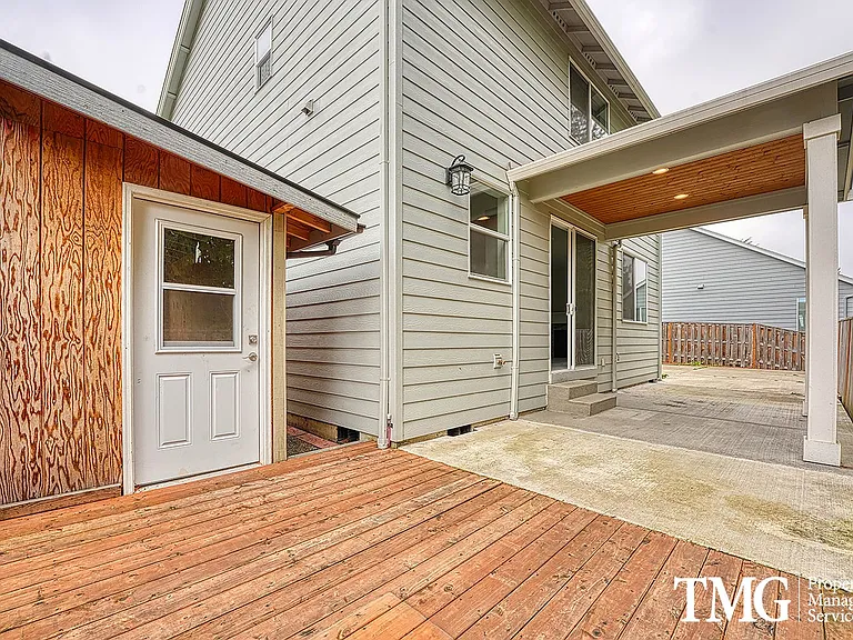 2519 NE 85th Cir — Photo 30