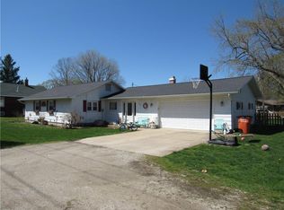 205 N Walnut St, Strasburg, IL