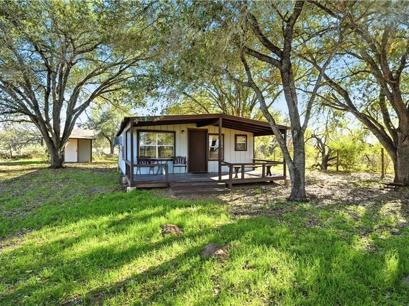 74 County Road 454, Stockdale, TX 78160