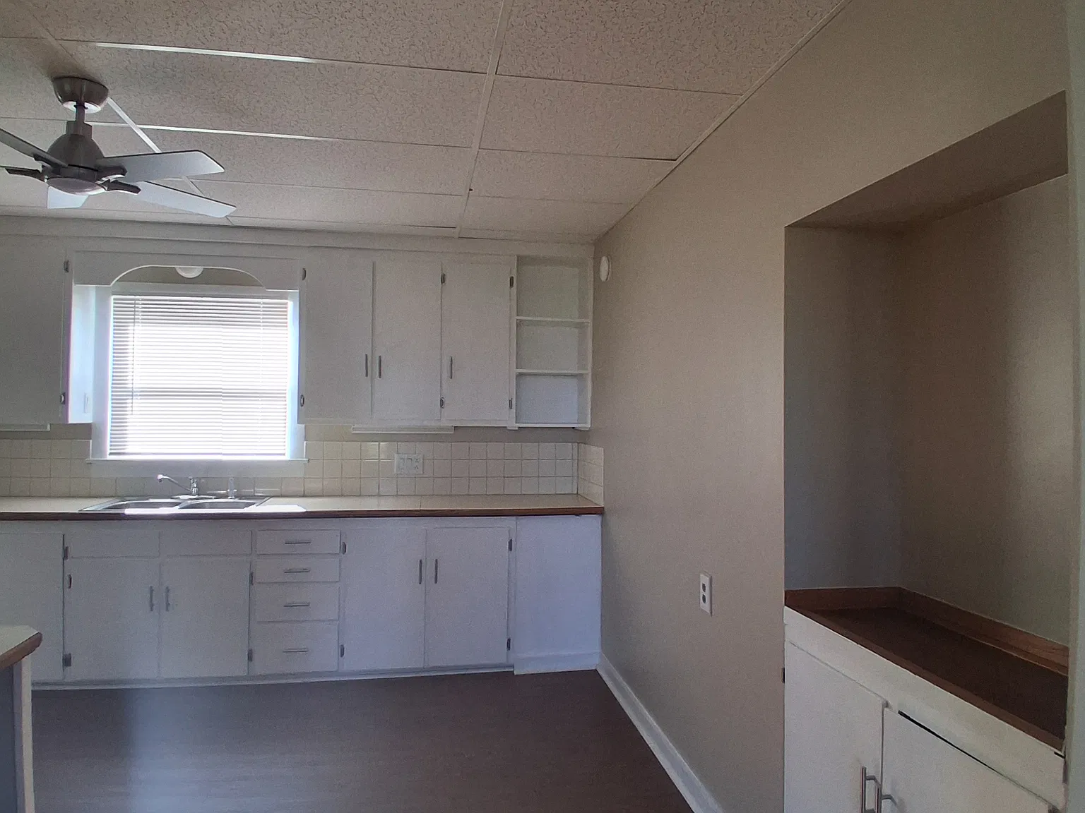 4 Bedroom, 1.5 Bathroom Home — Photo 2