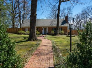 902 Cherokee Ln, Signal Mountain, TN 37377