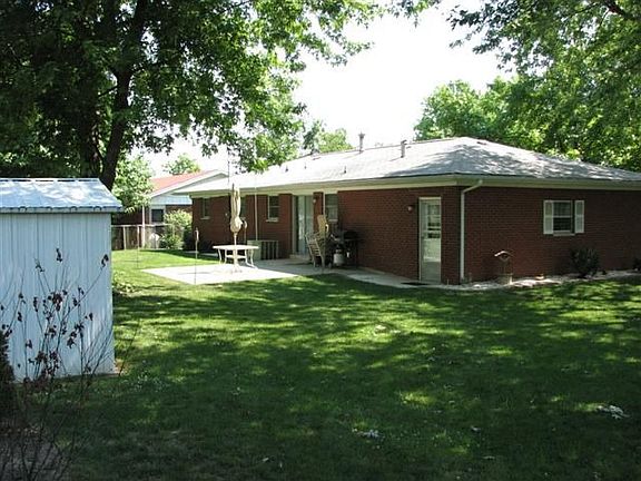 Rear view of the home.
