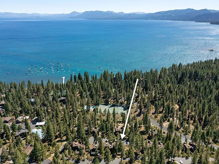 125 Lassen Dr #8 — Photo 2