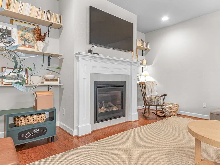 1545 Ocean Garden St — Photo 9