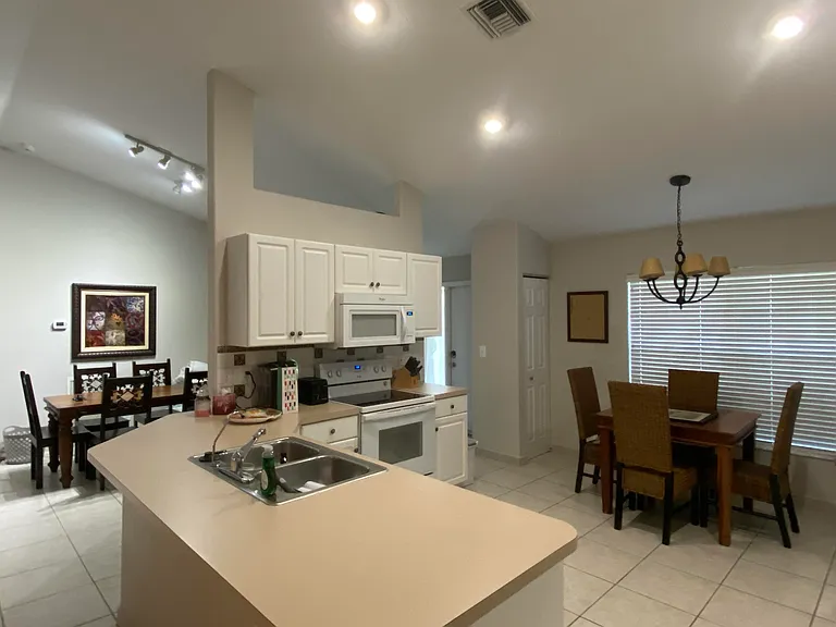 1094 Raintree Ln — Photo 8