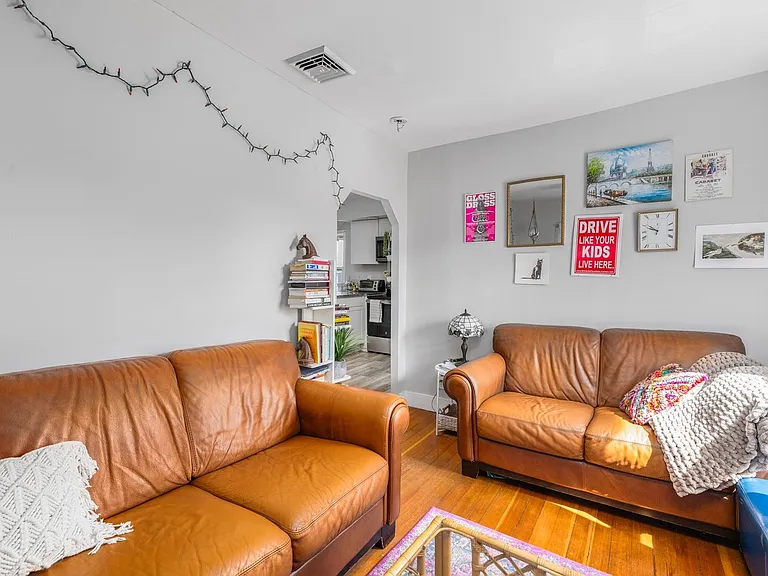 41 E Transit St #2R — Photo 7