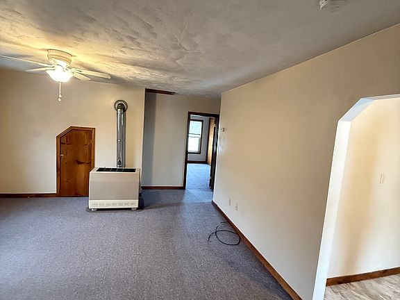3rd image of 914 Belleville Ave #3