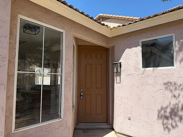 1140 E Catino St — Photo 3