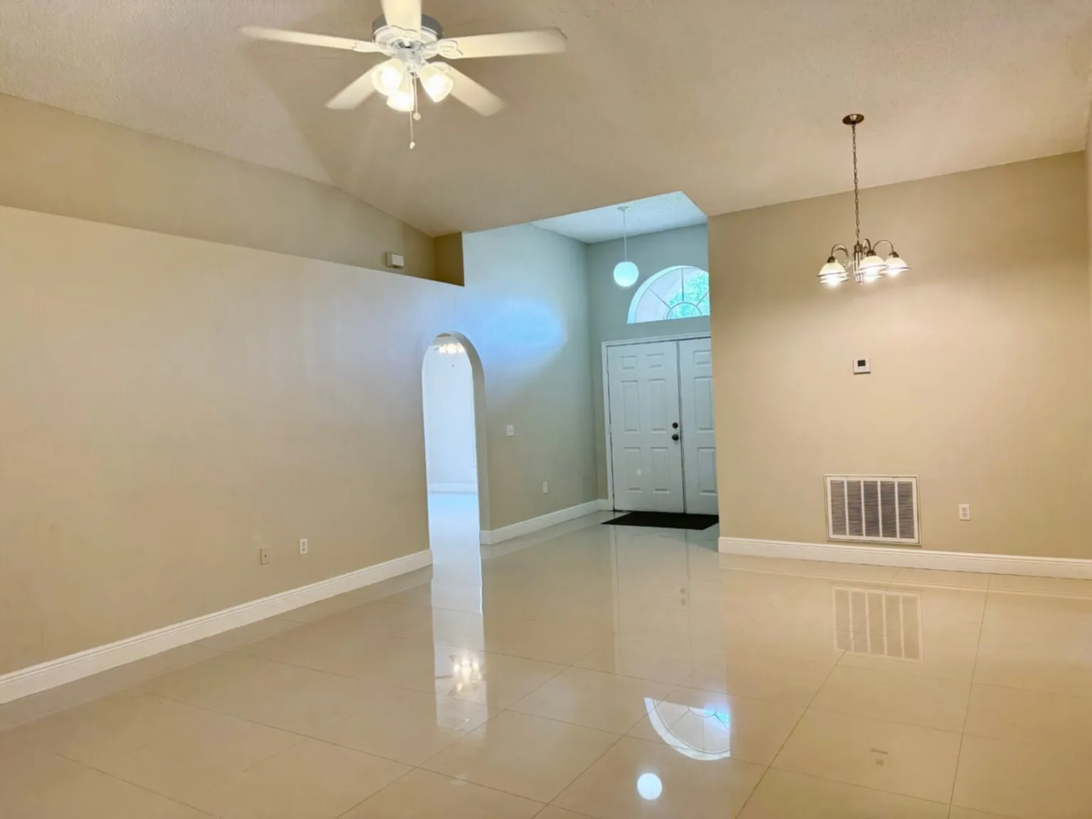 3 bed, 2.0 bath, 1677 sqft, $1,995 — Photo 3