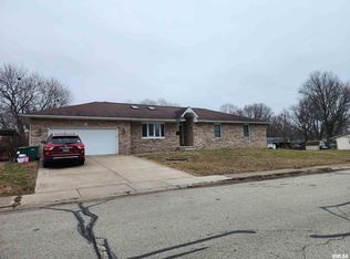 22 Robinhood Ln, Springfield, IL 62704