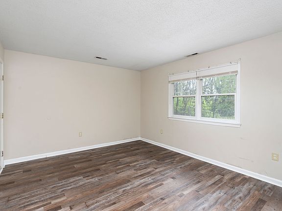 4th image of 116 Carman Ave APT 5A