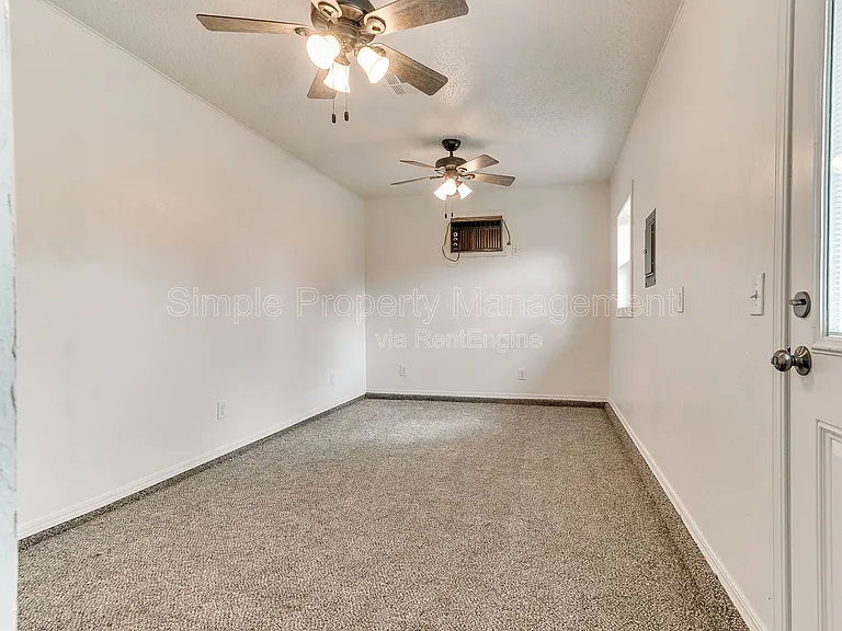 2401 Fedderson Dr — Photo 29