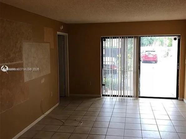 7235 NW 179th St APT 103, Hialeah, FL 33015