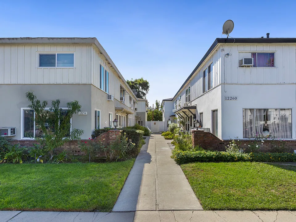 12260 Magnolia Blvd #3