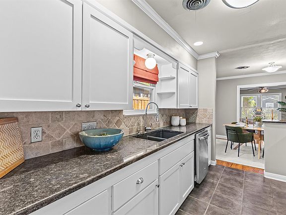 5th image of 1011 E 45th St