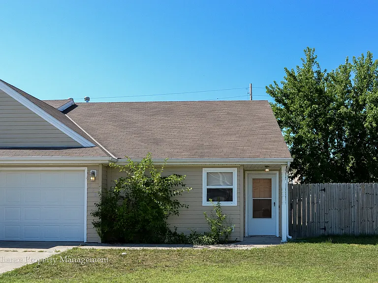 Brookmont Dr. 516-518 — Photo 1