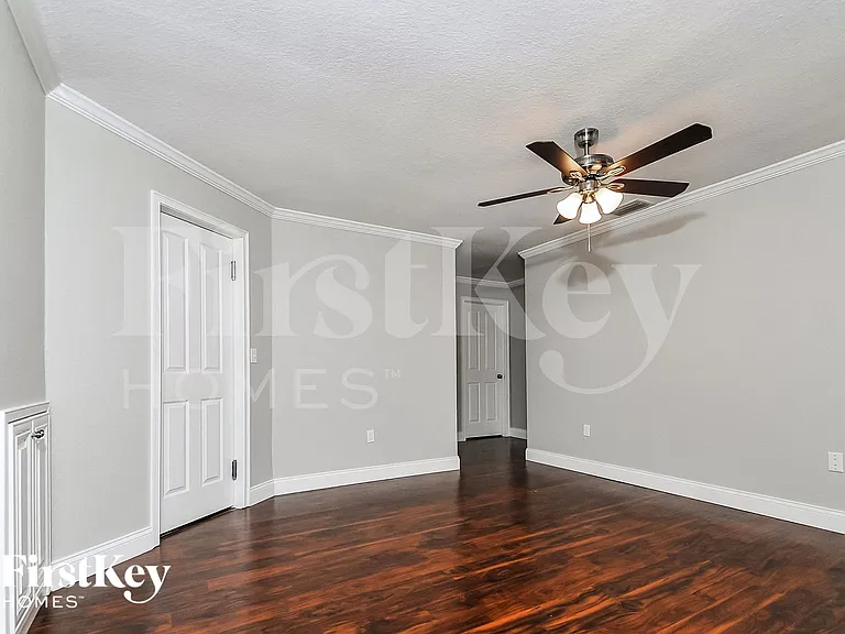 4635 Dillwyn Dr — Photo 8
