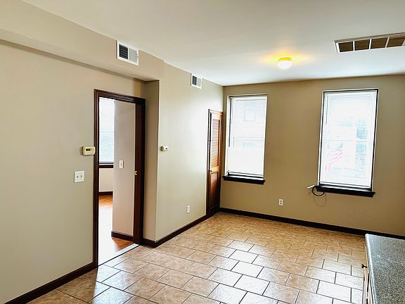 4th image of 92 Pulaski St
