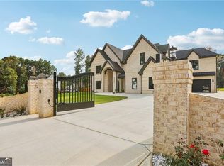 1090 Larosa Dr, Lawrenceville, GA 30043