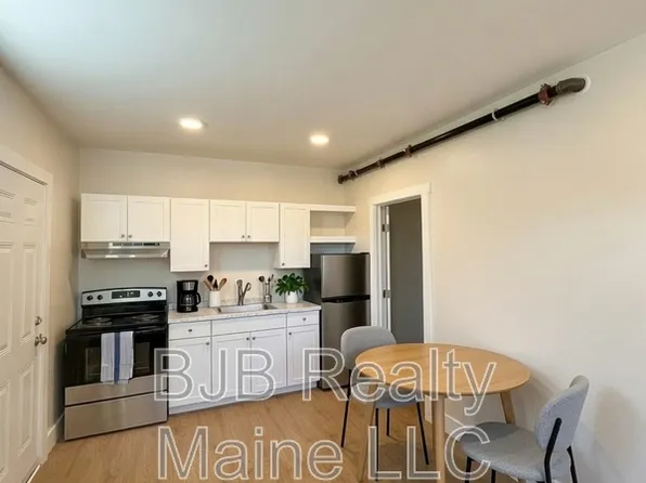 26 Revere St APT 1, Portland, ME 04103