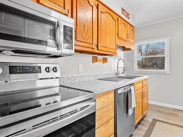 1122 Winthrop Ln — Photo 23