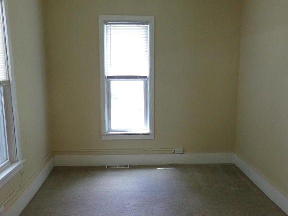 4th image of 745 Spencer St NE