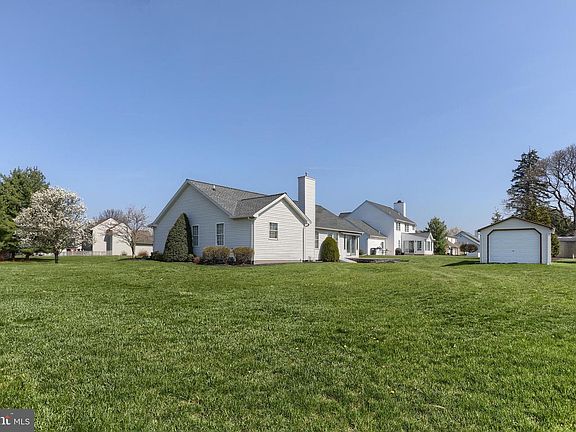5th image of 75 Oatfield Ln