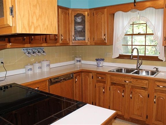 4th image of 3152 Danbury Dr W