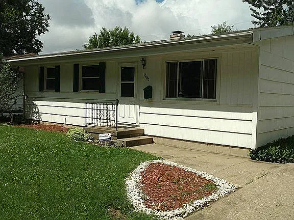1905 Joanne Ln photo 1