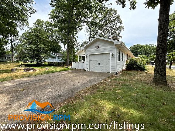 3rd image of 802 Teakwood Dr
