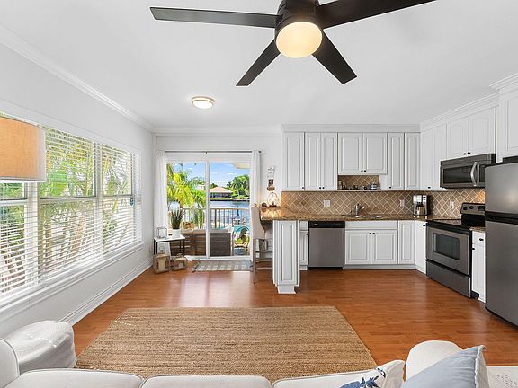 5th image of 615 S Riverside Drive #7