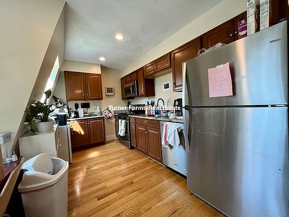 3rd image of 21 Capen St #2BB