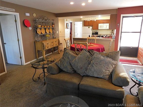 3rd image of 35-1A Ventura Dr #420