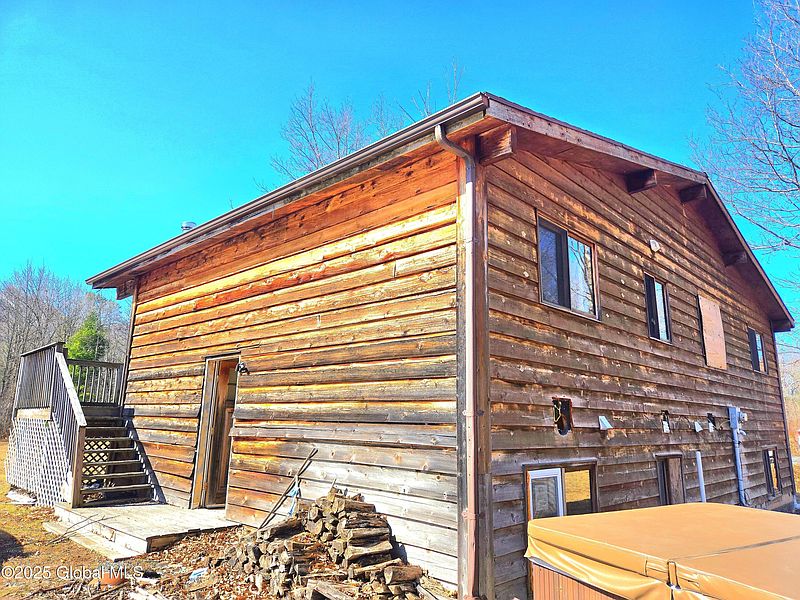 3rd image of 64 Maple Avenue